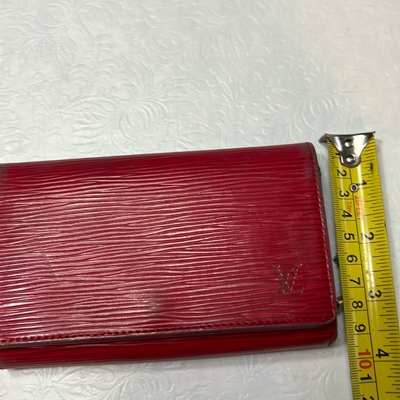 Authentic Louis Vuitton Epi Tresor Wallet - Picture 15 of 15